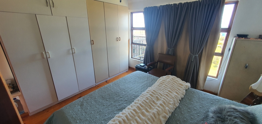 3 Bedroom Property for Sale in Boggomsbaai Western Cape